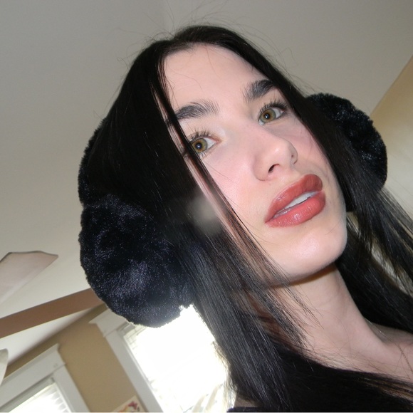 Meet your Posher, Taylor - Picture 2 of 4